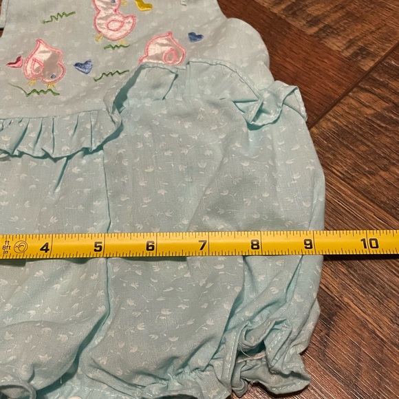 Vintage children’s bibs with chick’s on the front  size 0-6 Mos - Picture 3 of 6